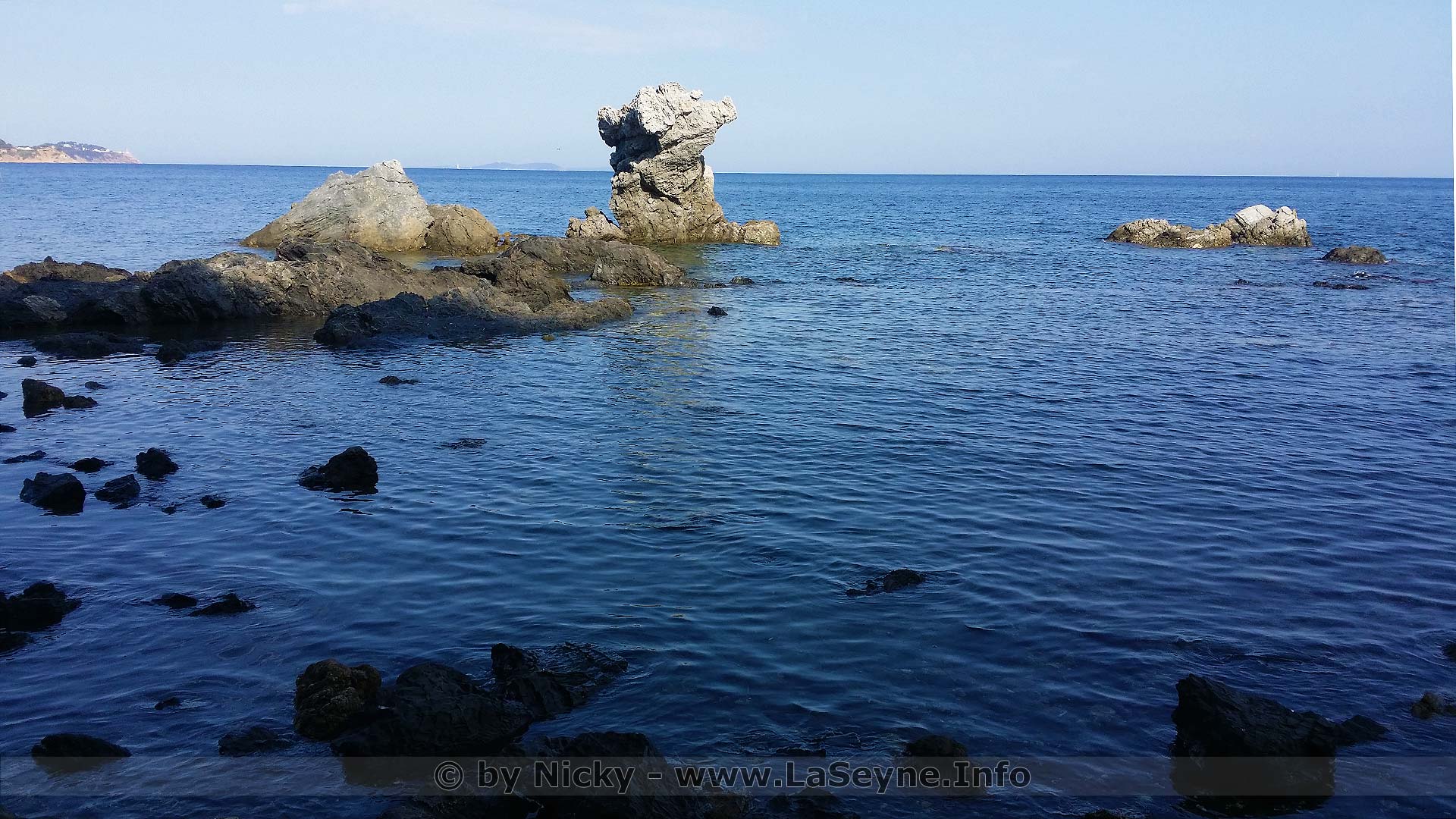 La plage du Bœuf - Galets, Accès escarpé.