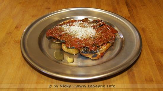 Bruschetta à la Courgette grillée, Sauce Tomate et Pecorino frais