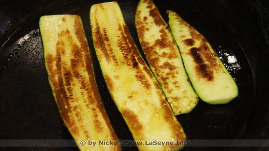Bruschetta à la Courgette grillée, Sauce Tomate et Pecorino frais