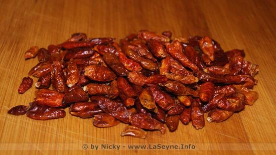 Pour terminer la Saison des Tomates: Nicky's fluffy' Pizza aux Piments Oiseau