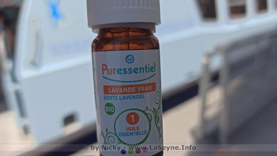 Port du Masque est obligatoire: Astuce - Quelques gouttes d'Huile essentielle de Lavande vraie sur le Masque. On respire aussi pire, mais au moins ça sent bon quand on s'étouffe