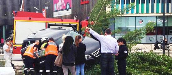 Un passager du véhicule a été extrait par les pompiers et transporté aux urgences. Photo RPM