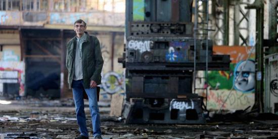 Atelier Mécanique La Seyne sur Mer - Neuf collègues ont pris la pose sur leur ancien lieu de travail, devant l'objectif du photographe Luc Boutria