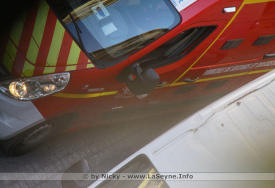 l'art et la manière de se garer comme un trou du cul au centre ville 18/06/2019 à La Seyne