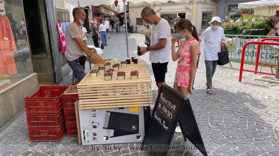 des Fraises sur le Marché de Producteurs à La Seyne sur Mer