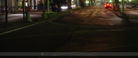 Une petite Fille en Pyjama seule en pleine Nuit sur le Port de La Seyne
