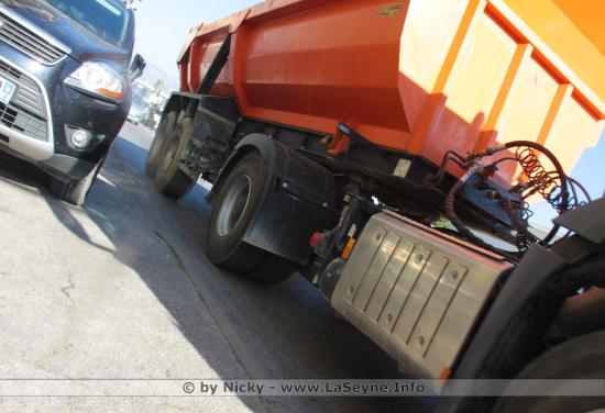 l'art et la manière de se garer comme un trou du cul sur l'Avenue Youri Gagarine à La Seyne sur Mer