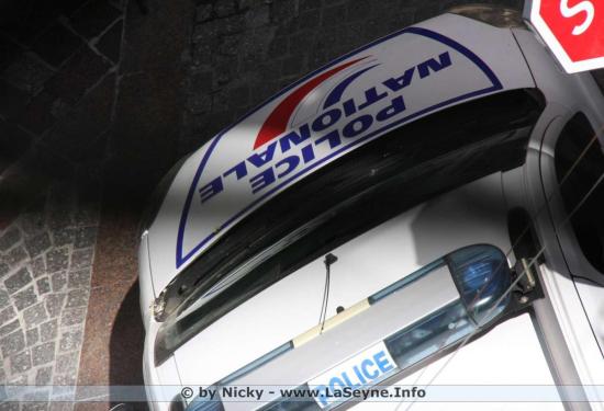 Braquage d'une bijouterie à La Seyne à main armée: une personne jugée, l'autre en fuite