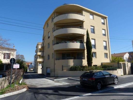 avenue Armando au cours Toussaint-Merle. M. G.