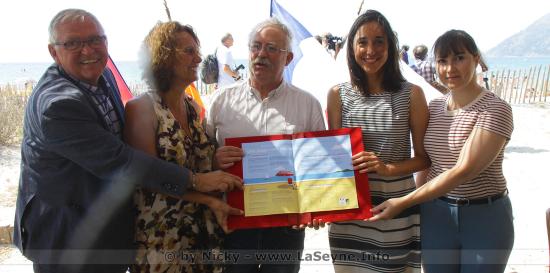 Brune Poirson lance une Charte pour des Plages sans Déchet Plastique
