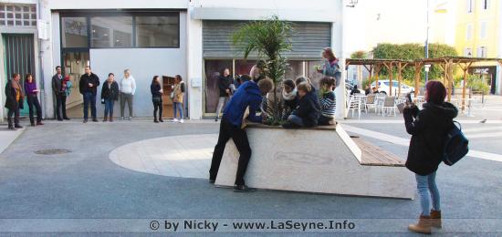 Sur la place Perrin à La Seyne sur Mer