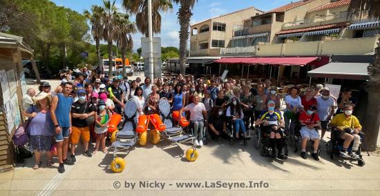 Saint-Elme: Deux Fauteuils amphibies Mobi-Chair pour les Personnes à Mobilité réduite (PMR)