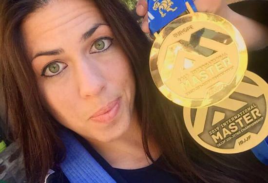 La Seynoise Jenna Blosse a décroché 2 Médailles: Championne d'Europe Absolute Jiu Jitsu