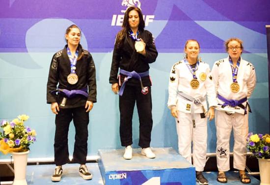 La Seynoise Jenna Blosse a décroché 2 Médailles: Championne d'Europe Absolute Jiu Jitsu