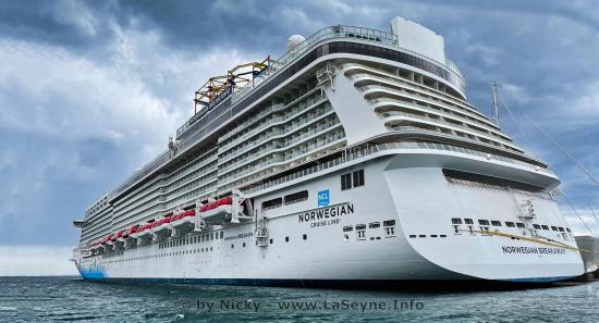 Le Norwegian Breakaway amarré à La Seyne
