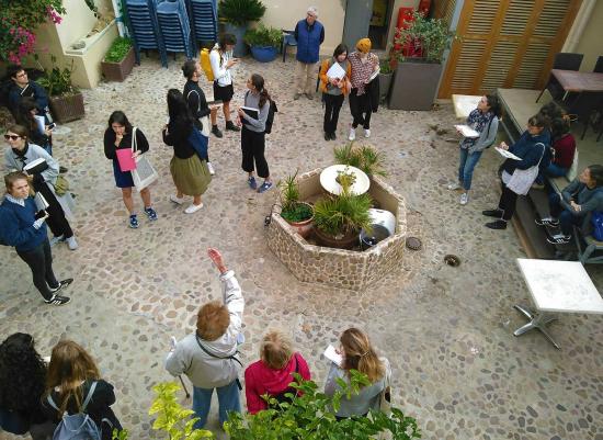 Des Etudiants de l'ENSA Paris Belleville visitent le Village Pouillon des Sablettes