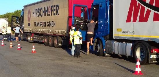 Chassés-Croisés estivaux: Contrôle de l’Interdiction de Circulation des Poids lourds et des Autocars transportant des Enfants