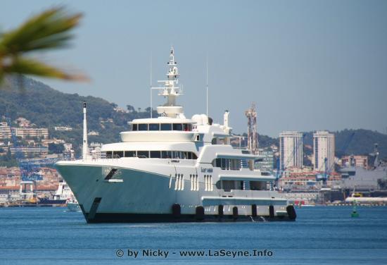 L'Ecstasea un Yacht de Milliardaires entre en Seyne