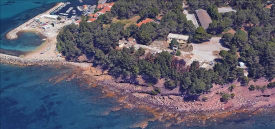 Deux Personnes évacuées par la Mer après une Chute en Contrebas du Sentier du Littoral à Saint-Elme