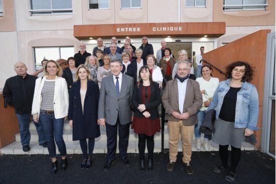 Les élus de l'ouest Var mobilisés contre la menace de fermeture de la clinique Malartic. Photo Dominique Leriche Les élus de l'ouest Var mobilisés contre la menace de fermeture de la clinique Malartic. Photo Dominique Leriche