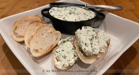 Fromage blanc à tartiner aux Herbes fraiches du Marché Fromage blanc à tartiner aux Herbes fraiches du Marché