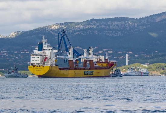 Livraison d'une Grue destinée aux futures Opérations de Maintenance des Sous-Marins nucléaires d'Attaque de Type Suffren Livraison d'une Grue destinée aux futures Opérations de Maintenance des Sous-Marins nucléaires d'Attaque de Type Suffren