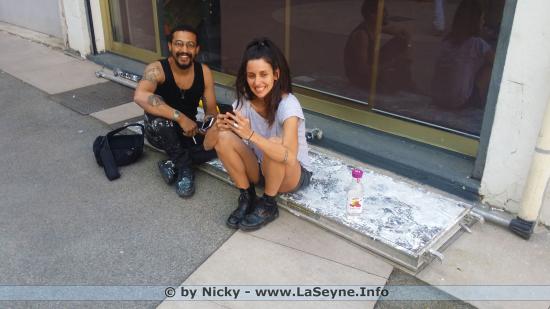 Graff: Rita Wainer enlumine La Forge sur la Place Perrin le Samedi 09 Septembre 2017 Graff: Rita Wainer enlumine La Forge sur la Place Perrin le Samedi 09 Septembre 2017