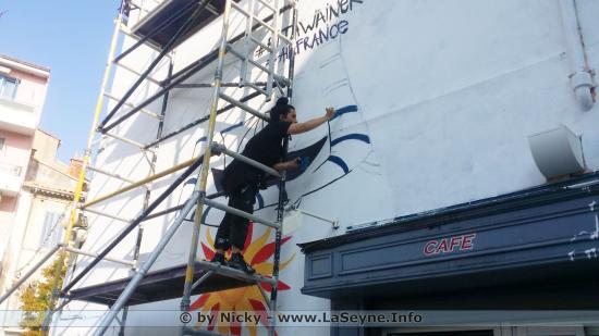 Graff: Rita Wainer enlumine La Forge sur la Place Perrin le Samedi 09 Septembre 2017 Graff: Rita Wainer enlumine La Forge sur la Place Perrin le Samedi 09 Septembre 2017