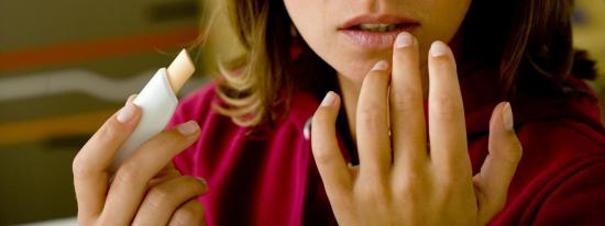 UFC-Que Choisir alerte sur les Dangers des Baumes à Lèvres à Cause de Substances nocives UFC-Que Choisir alerte sur les Dangers des Baumes à Lèvres à Cause de Substances nocives