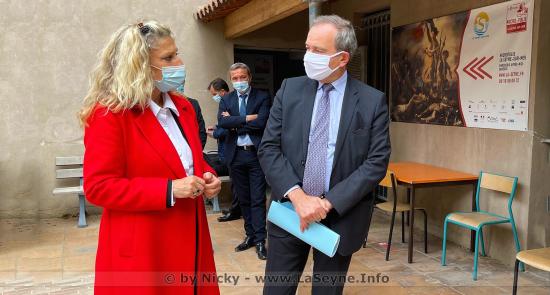 Visite du Musée numérique Micro-Folie par le Préfet du Var Visite du Musée numérique Micro-Folie par le Préfet du Var