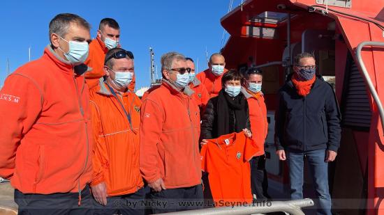 La Ministre de la Mer, Annick Girardin, s'est rendue le 11/02/2021 à Saint-Mandrier-sur-Mer pour saluer les Bénévoles de la Station SNSM La Ministre de la Mer, Annick Girardin, s'est rendue le 11/02/2021 à Saint-Mandrier-sur-Mer pour saluer les Bénévoles de la Station SNSM