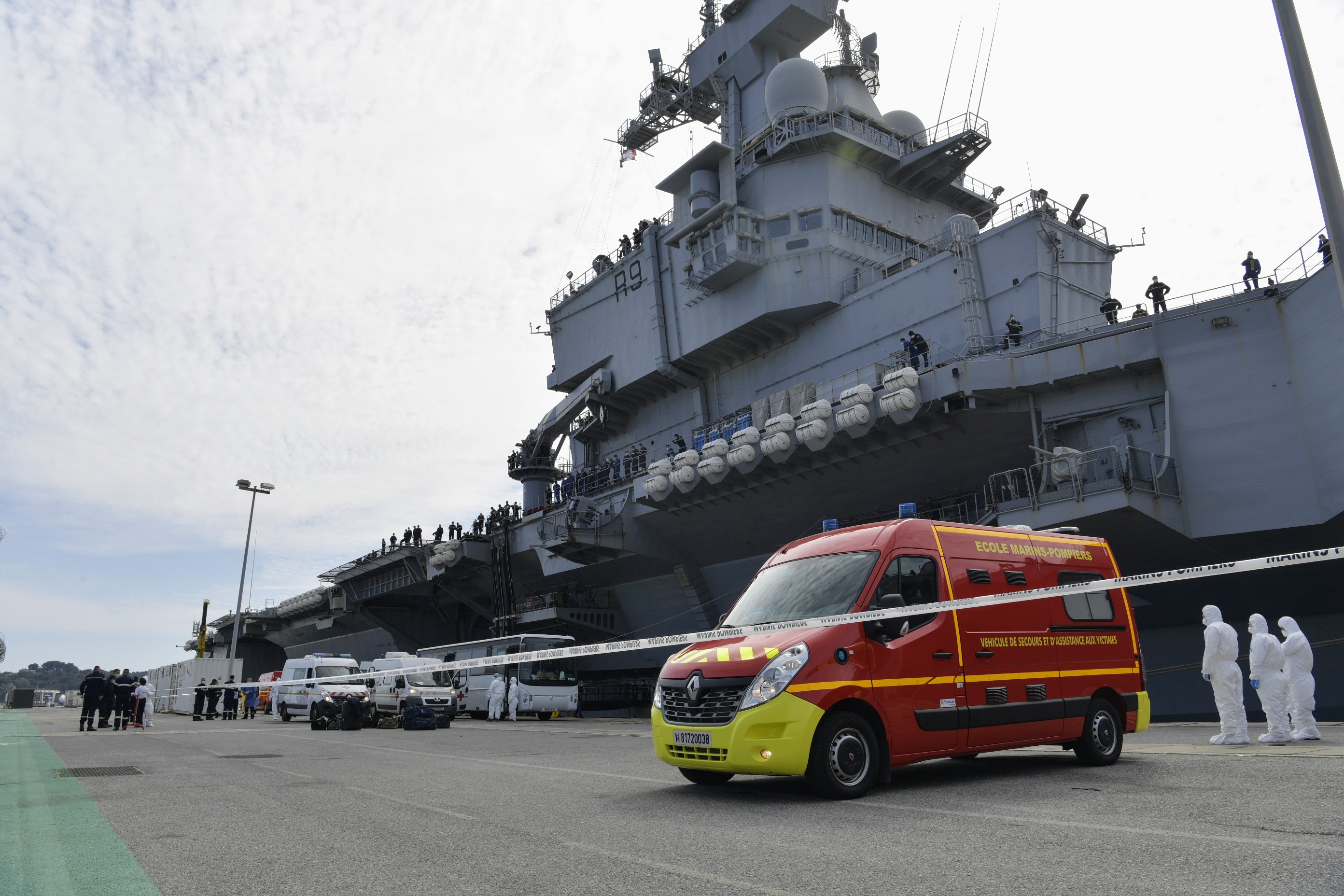 #Coronavirus #Covid19: Le Porte-Avions nucléaire français Charles-de-Gaulle a accosté ce Dimanche 12/04/2020 dans l'Après-Midi à Toulon - #Coronavirus #Covid19: Le Porte-Avions nucléaire français Charles-de-Gaulle a accosté ce Dimanche 12/04/2020 dans l'Après-Midi à Toulon -