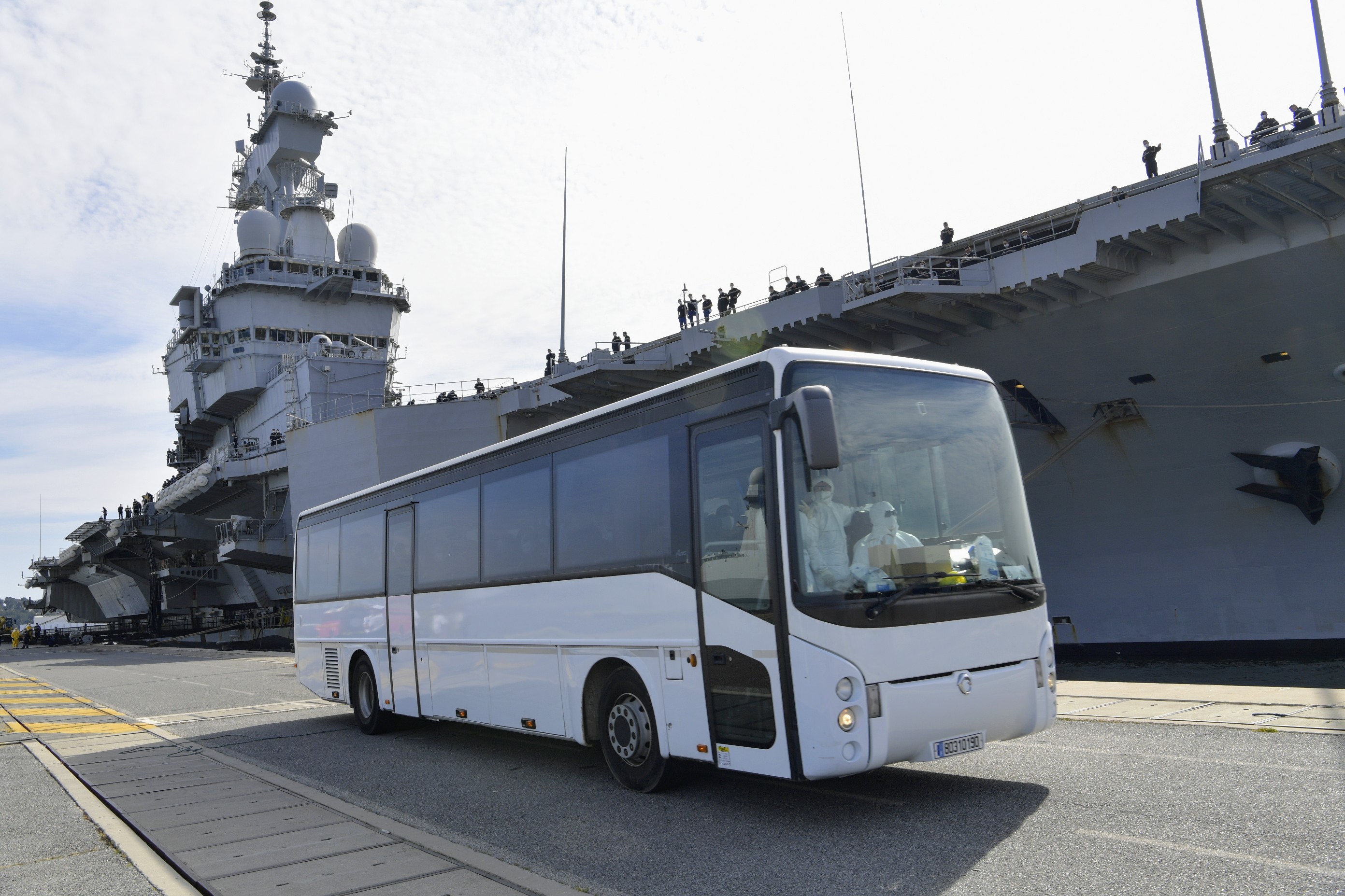 #Coronavirus #Covid19: Le Porte-Avions nucléaire français Charles-de-Gaulle a accosté ce Dimanche 12/04/2020 dans l'Après-Midi à Toulon - #Coronavirus #Covid19: Le Porte-Avions nucléaire français Charles-de-Gaulle a accosté ce Dimanche 12/04/2020 dans l'Après-Midi à Toulon -
