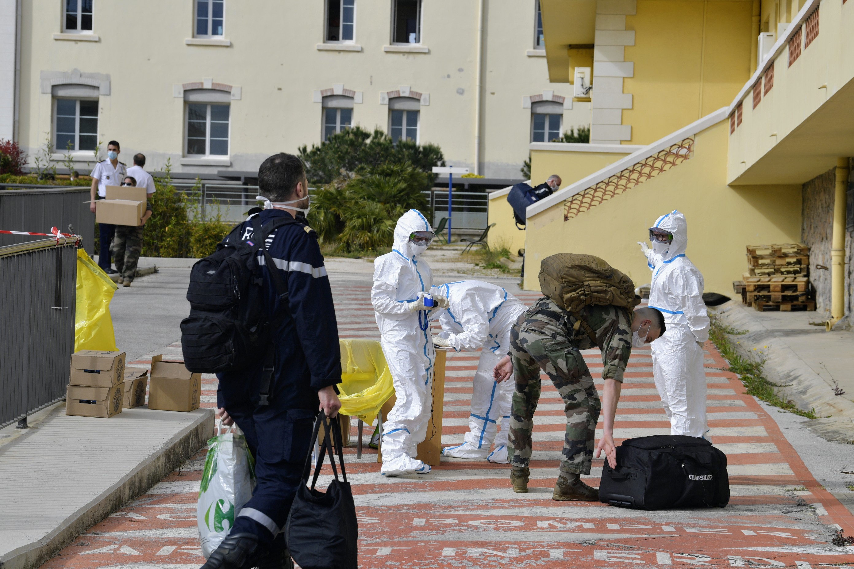 #Coronavirus #Covid19: Le Porte-Avions nucléaire français Charles-de-Gaulle a accosté ce Dimanche 12/04/2020 dans l'Après-Midi à Toulon - #Coronavirus #Covid19: Le Porte-Avions nucléaire français Charles-de-Gaulle a accosté ce Dimanche 12/04/2020 dans l'Après-Midi à Toulon -