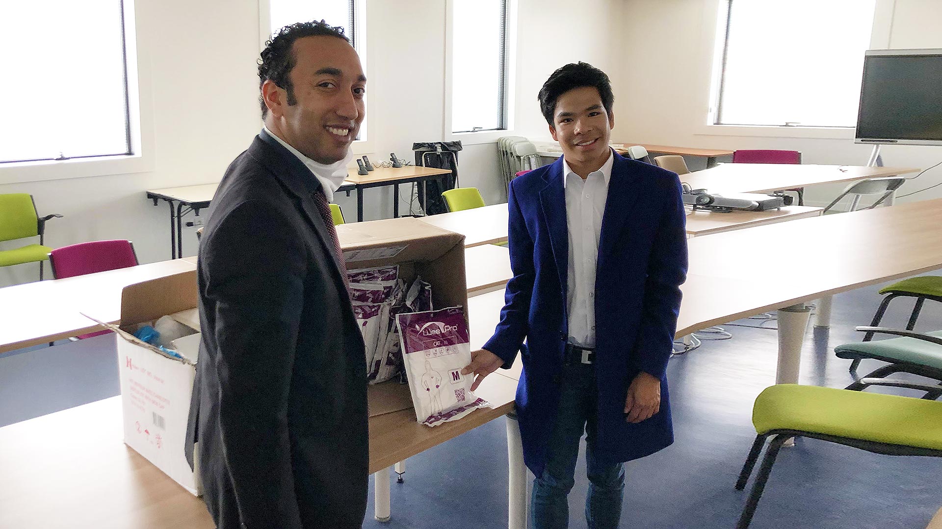 Meddy Viardot et Danny FORSTER: Deux jeunes Seynois ont financé et récupéré du Matériel de Protection pour les Hôpitaux - Meddy Viardot et Danny FORSTER: Deux jeunes Seynois ont financé et récupéré du Matériel de Protection pour les Hôpitaux -