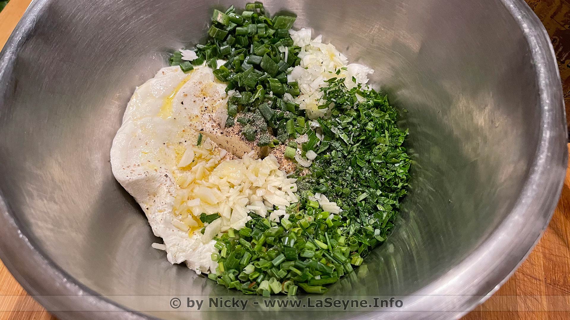 Fromage blanc à tartiner aux Herbes fraiches du Marché Fromage blanc à tartiner aux Herbes fraiches du Marché