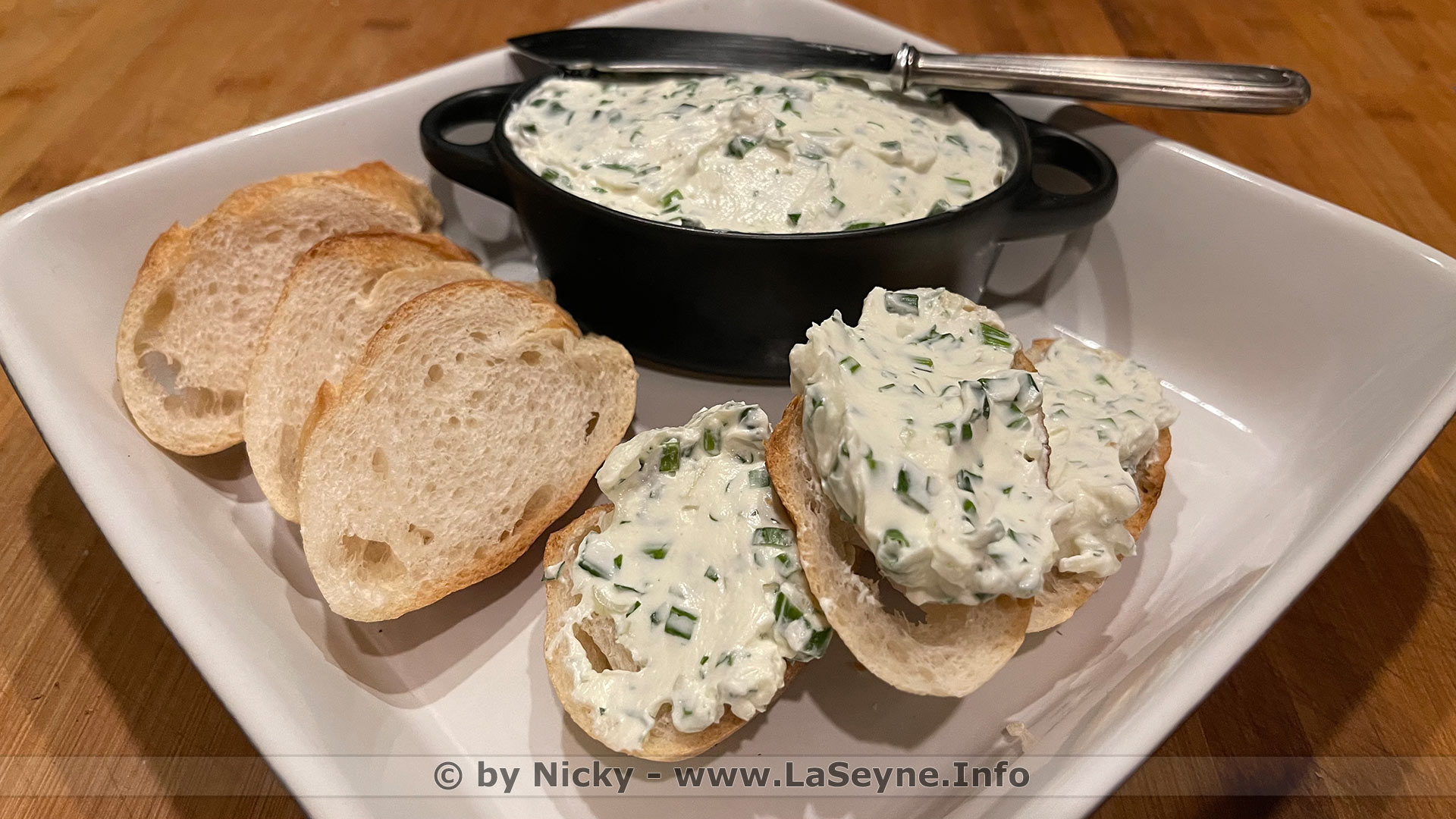 Fromage blanc à tartiner aux Herbes fraiches du Marché Fromage blanc à tartiner aux Herbes fraiches du Marché