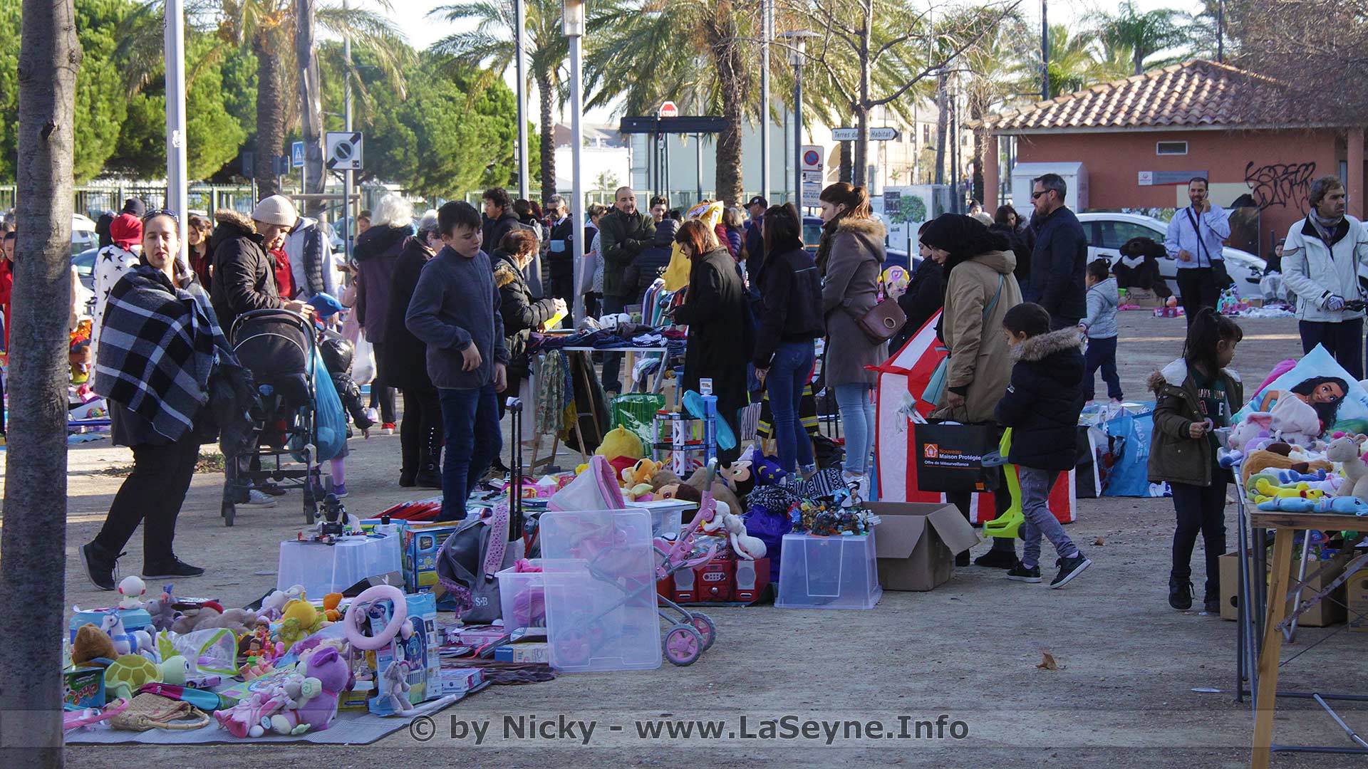 #LaSeyne La Foire aux Jouets, le 07/12/2019 sur la Place de la Lune ... #LaSeyne La Foire aux Jouets, le 07/12/2019 sur la Place de la Lune ...